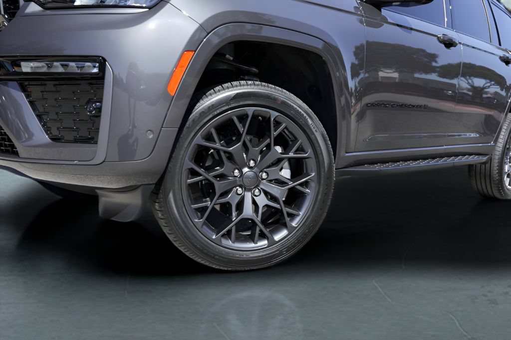 Used 2026 Jeep Grand Cherokee L Summit w/ Obsidian Package AWD/4WD image 4