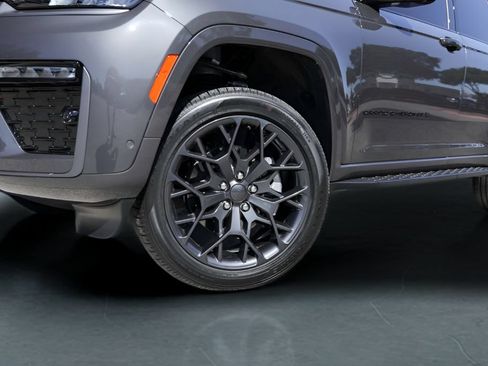 Used 2026 Jeep Grand Cherokee L Summit w/ Obsidian Package AWD/4WD image 4