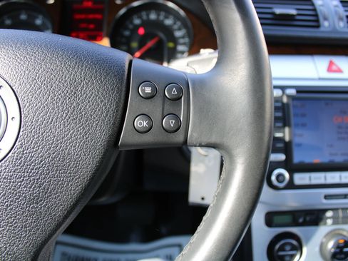 Used 2008 Volkswagen Passat Lux image 12