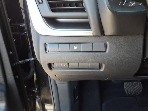 Used 2023 Nissan Rogue SV image 17