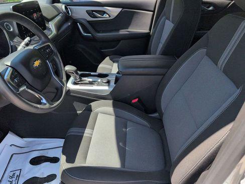 Used 2025 Chevrolet Blazer LT FWD image 24