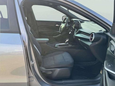 Used 2024 Chevrolet Trax RS w/ Sunroof Package FWD image 49