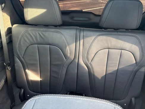 Used 2022 BMW X7 xDrive40i w/ M Sport Package AWD/4WD image 16