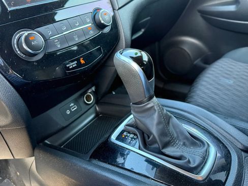 Used 2020 Nissan Rogue S FWD image 47