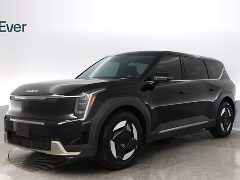 Used 2024 Kia EV9 Light Long Range RWD image 2