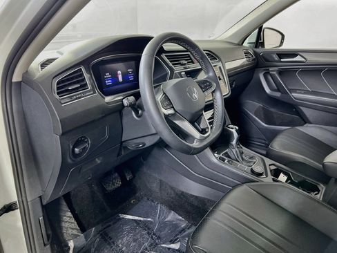 Used 2023 Volkswagen Tiguan SE AWD/4WD image 9