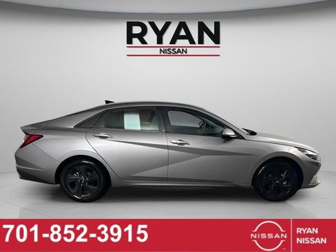 Used 2023 Hyundai Elantra SEL w/ Cargo Package image 4