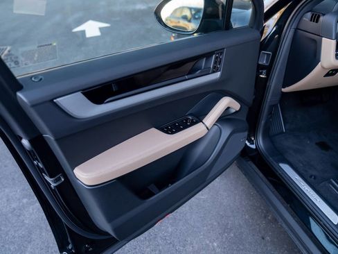 New 2026 Porsche Cayenne Base image 23