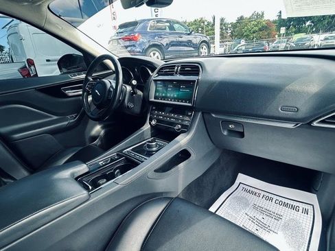 Used 2020 Jaguar F-PACE Premium AWD/4WD image 16