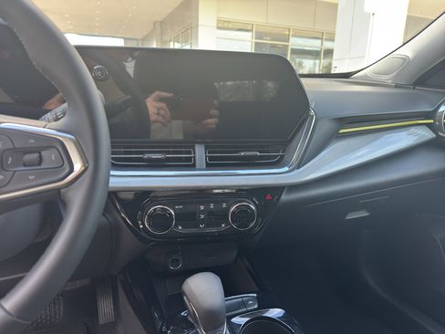 New 2026 Chevrolet Trax LT w/ LT Convenience Package image 11