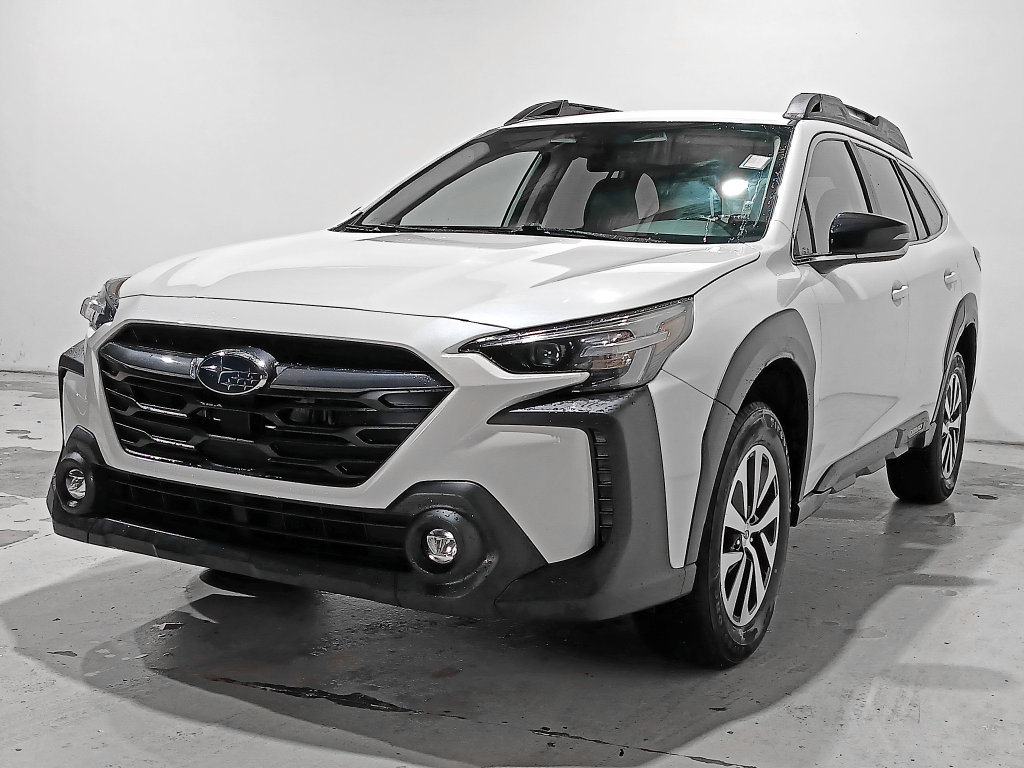 Used 2025 Subaru Outback Premium AWD/4WD image 3
