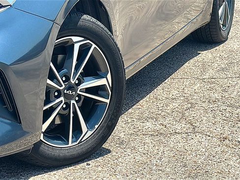 Used 2024 Kia Forte LXS FWD image 3
