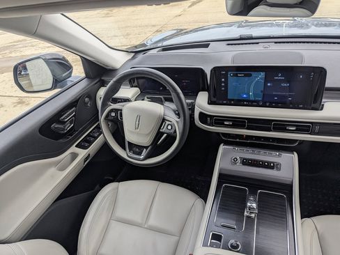 Used 2025 Lincoln Aviator AWD w/ Equipment Group 101A image 29