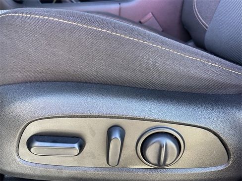 Used 2021 Chevrolet Traverse LT image 26