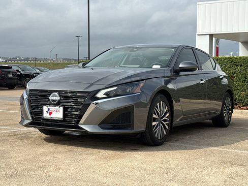 Used 2024 Nissan Altima 2.5 SV w/ SV Premium Package image 4