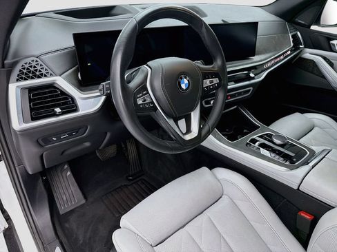 Used 2024 BMW X5 xDrive40i w/ Premium Package AWD/4WD image 9