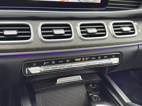 Used 2020 Mercedes-Benz GLS 450 4MATIC image 21