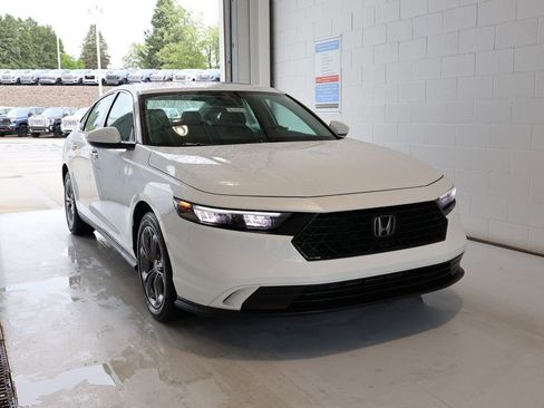 Used 2024 Honda Accord EX image 2