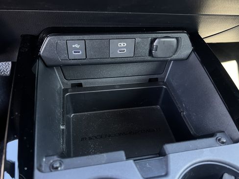 Used 2023 Toyota Prius XLE image 27