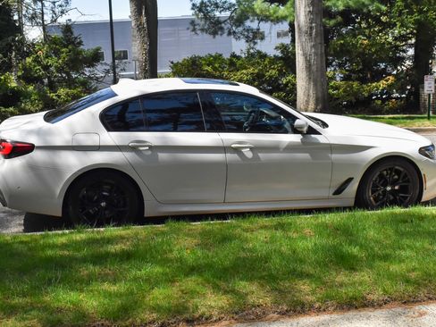 Used 2022 BMW 530i xDrive w/ M Sport Package AWD/4WD image 9