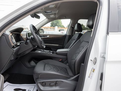 Used 2024 Volkswagen Atlas SE image 13