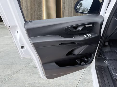 Used 2018 Mercedes-Benz Metris Passenger image 23