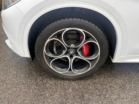 Used 2022 Alfa Romeo Stelvio Veloce image 21