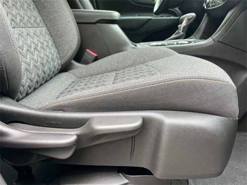 Used 2023 Chevrolet Equinox LT image 29