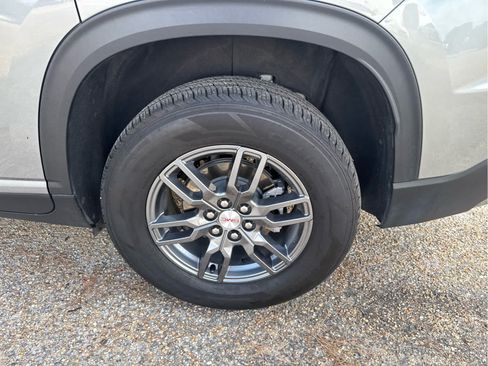 Used 2025 GMC Acadia Elevation FWD image 17
