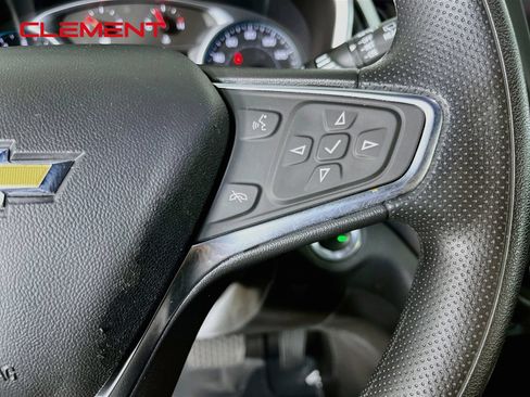 Used 2021 Chevrolet Equinox LT FWD image 17