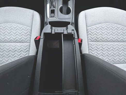 Used 2022 Chevrolet Equinox LS image 32