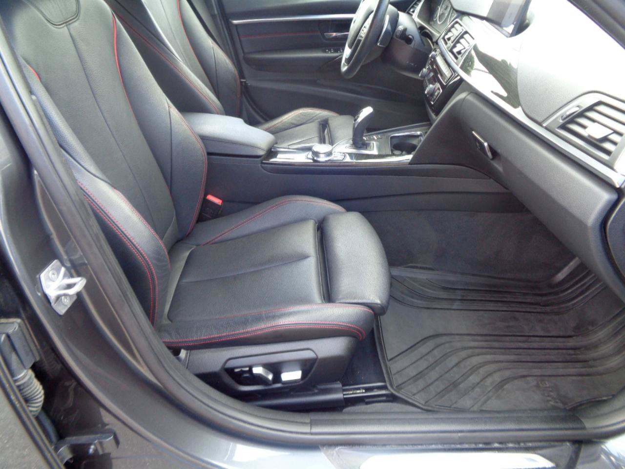 Used 2017 BMW 330i xDrive Sedan AWD/4WD image 30