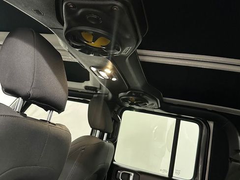 Used 2022 Jeep Gladiator Willys image 30