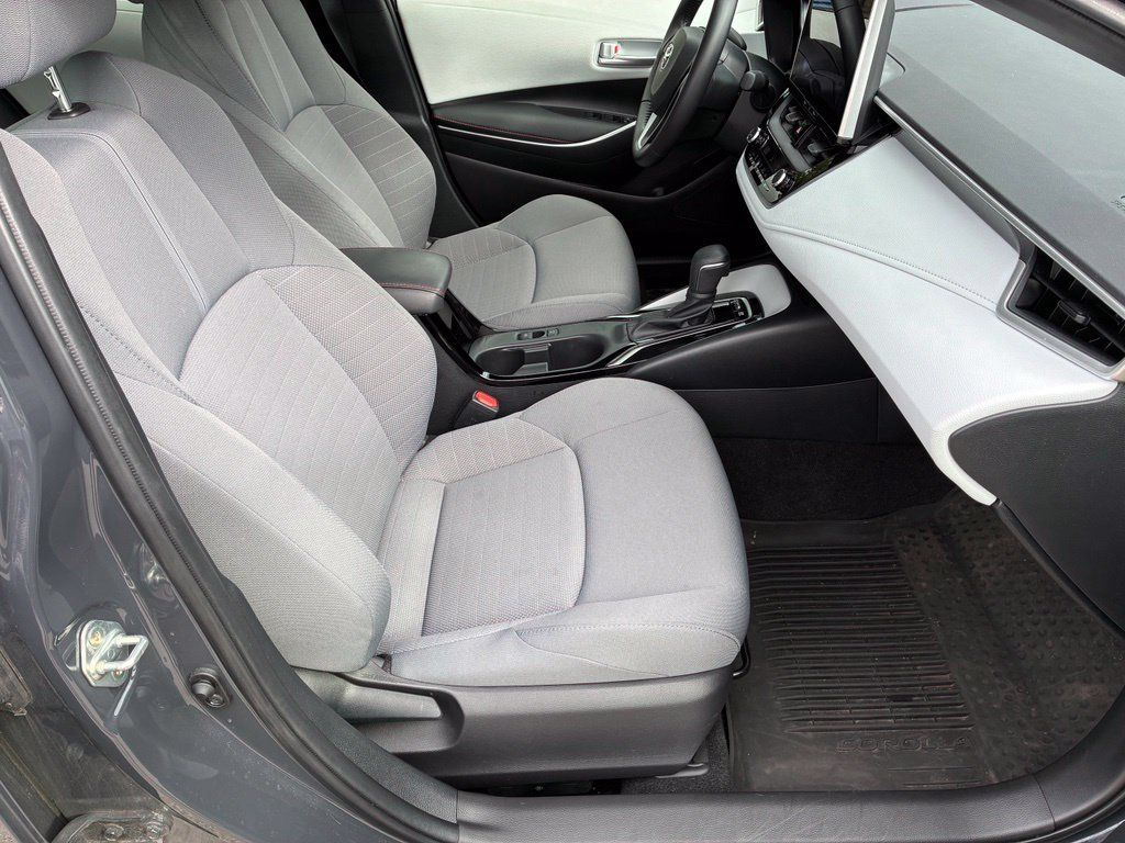 Used 2025 Toyota Corolla SE w/ SE Premium Package AWD/4WD image 30