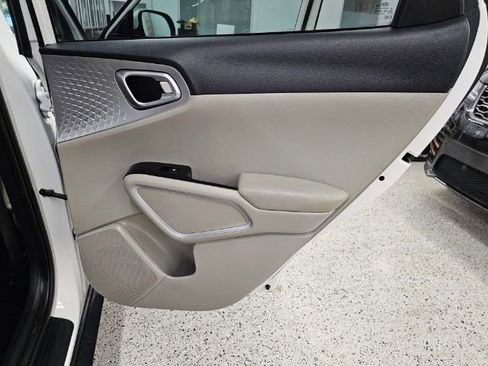 Used 2021 Kia Soul LX image 28