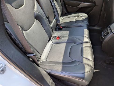 Certified 2022 Jeep Cherokee Limited AWD/4WD image 25