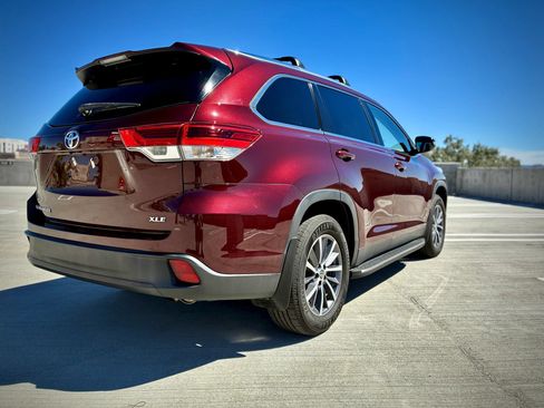 Used 2019 Toyota Highlander XLE FWD image 9