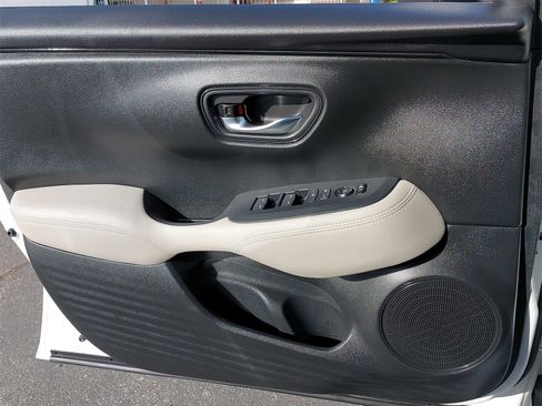 Certified 2023 Honda HR-V LX image 27