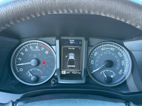 Used 2022 Toyota Tacoma TRD Sport image 13