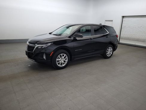 Used 2024 Chevrolet Equinox LT AWD/4WD image 2