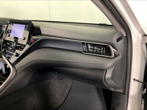 Used 2024 Toyota Camry SE FWD image 19