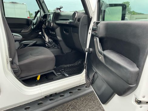 Used 2016 Jeep Wrangler Unlimited Sport w/ Max Tow Package AWD/4WD image 25
