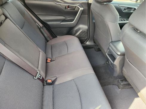 Used 2019 Toyota RAV4 LE FWD image 32