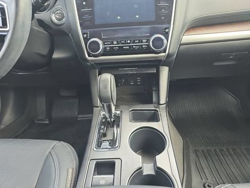 Used 2018 Subaru Outback 3.6R Limited AWD/4WD image 11