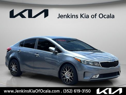 Used 2017 Kia Forte EX FWD image 1