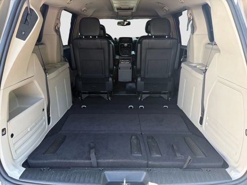 Used 2015 Chrysler Town & Country Touring-L w/ Driver Convenience Group FWD image 17