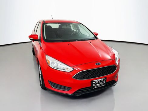 Used 2017 Ford Focus SE FWD image 1