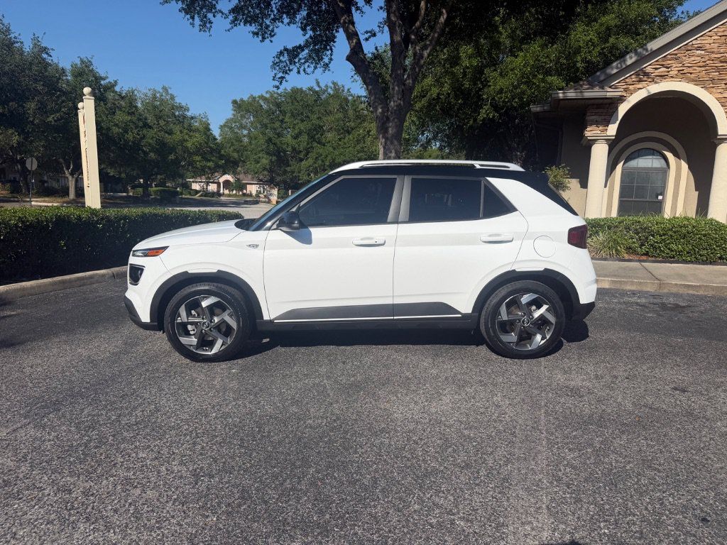 Used 2024 Hyundai Venue Limited FWD image 1