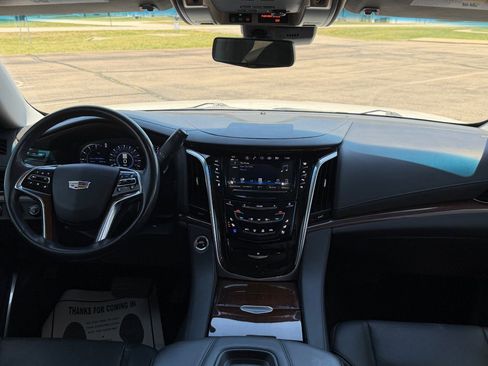 Used 2019 Cadillac Escalade ESV Luxury AWD/4WD image 26