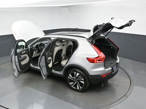 Used 2023 Volvo XC40 B5 Plus w/ Protection Package Premier AWD/4WD image 47